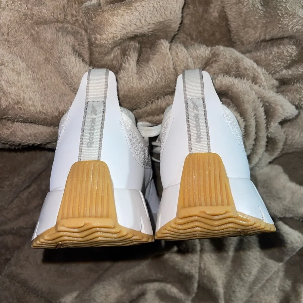 Nike V2k run (Read description)